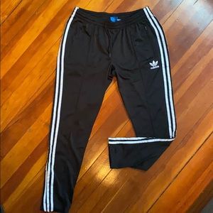 🏃‍♀️ Adidas track pants